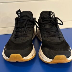 On Cloudnova Women’s 6.5 Black Running Shoes